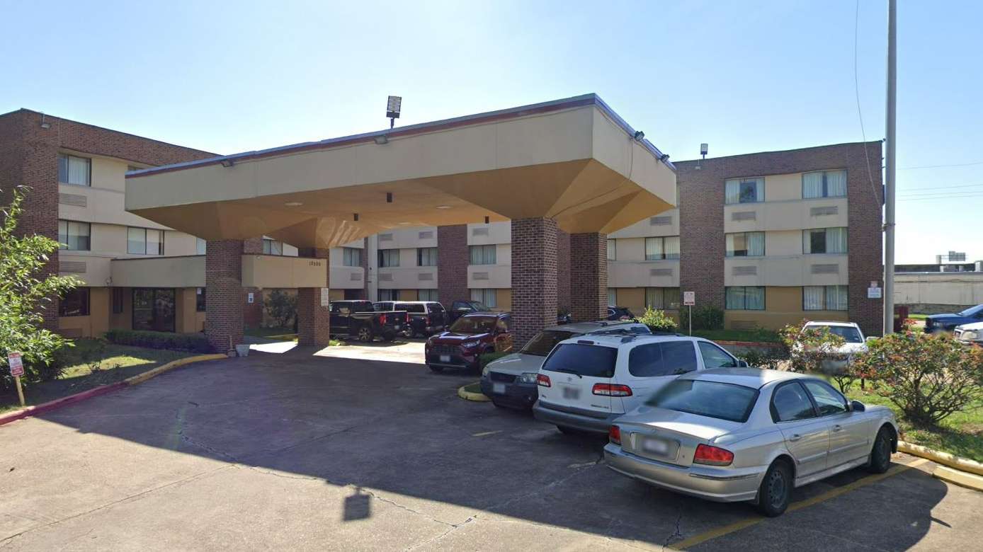 Monte Carlo Hotel_12500 North Fwy Parking