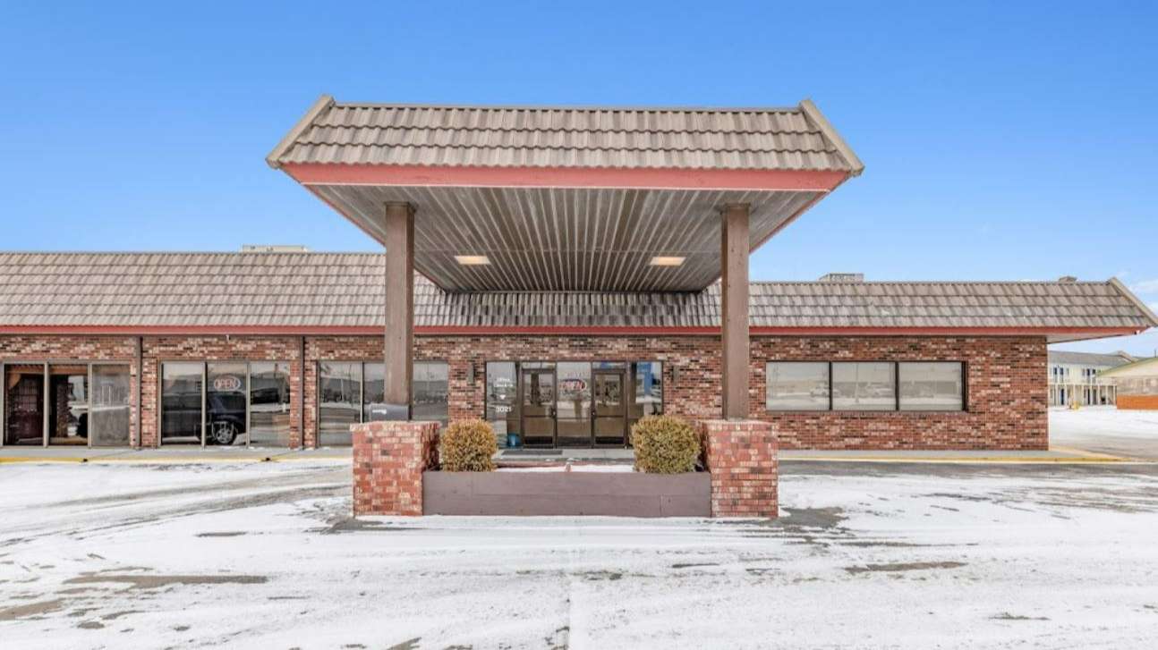 3021 US 50 Parking
