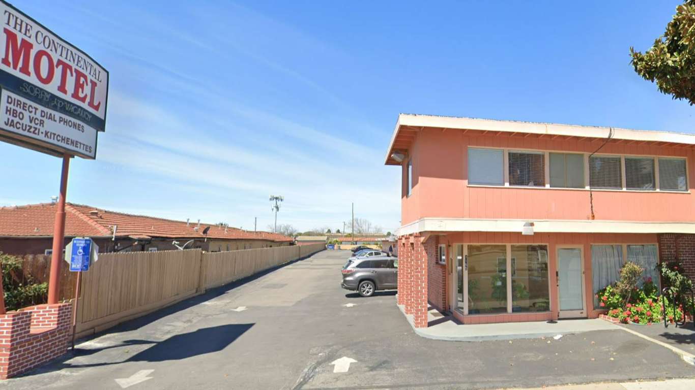 1165 N Main St (Continental Motel) Parking