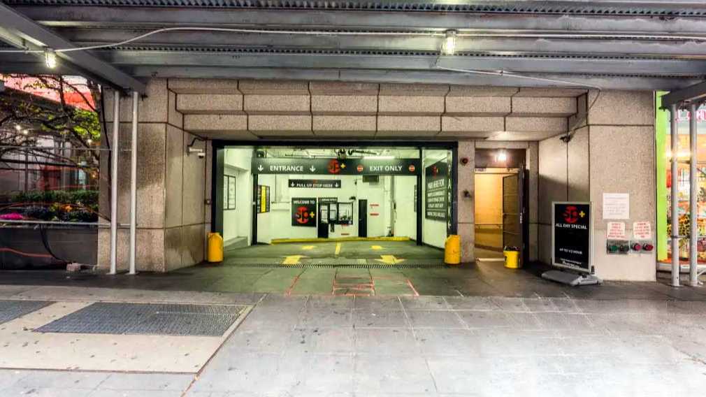 200 E 61ST