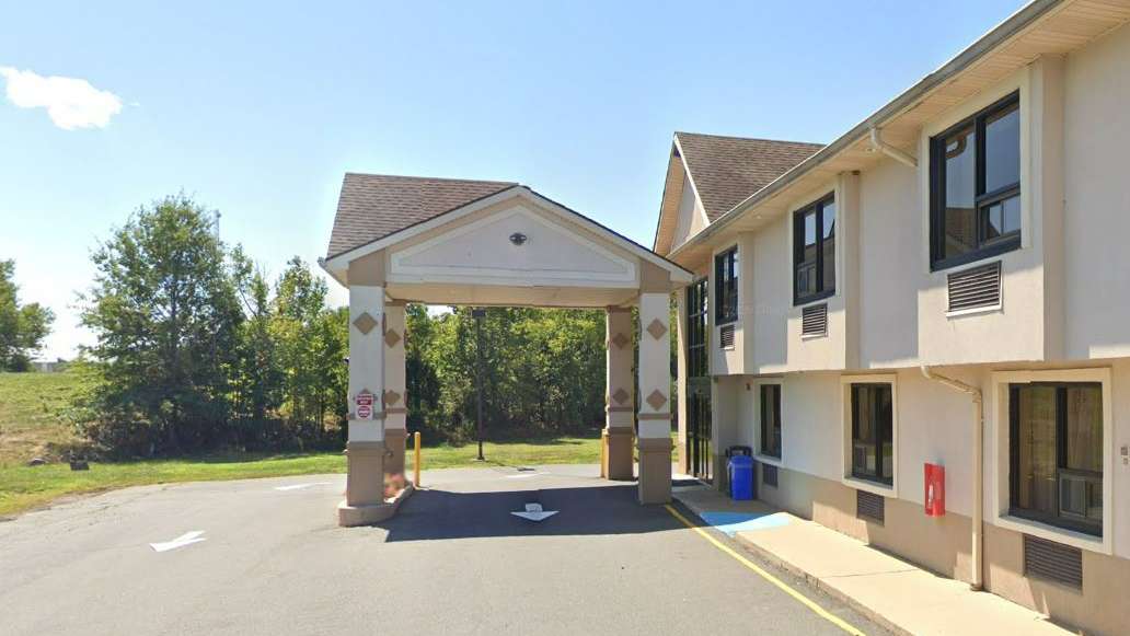 351 Franklin St Parking
