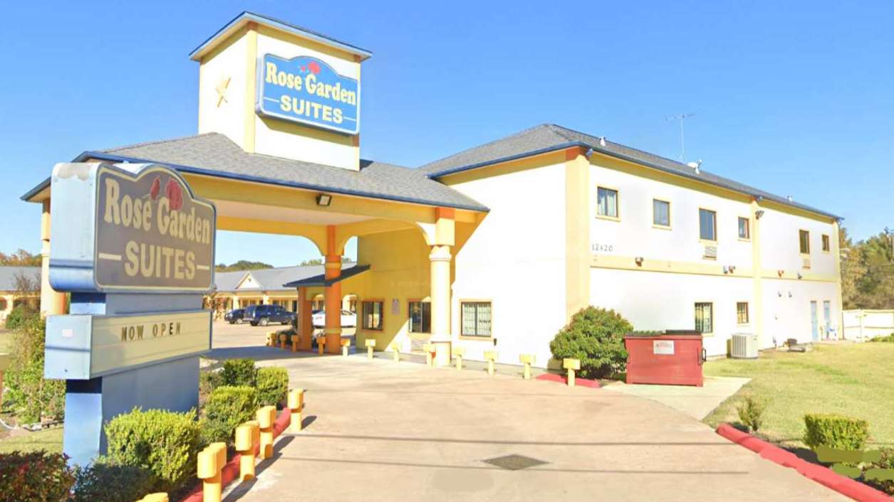Rose Garden & Suites_12420 S Sam Houston Pkwy W Parking