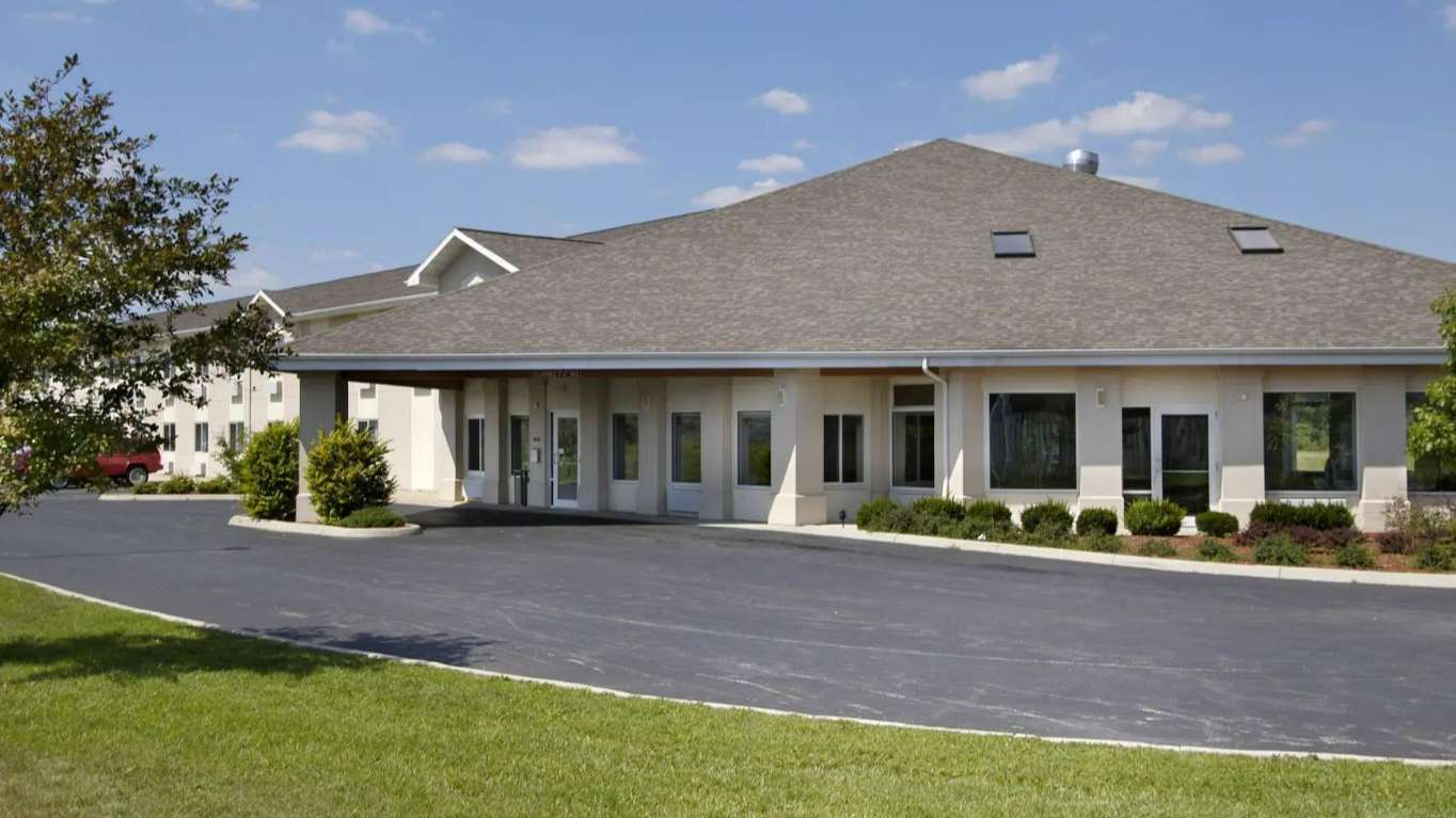 Baymont by Wyndham - 29291 Amerihost Dr Garage