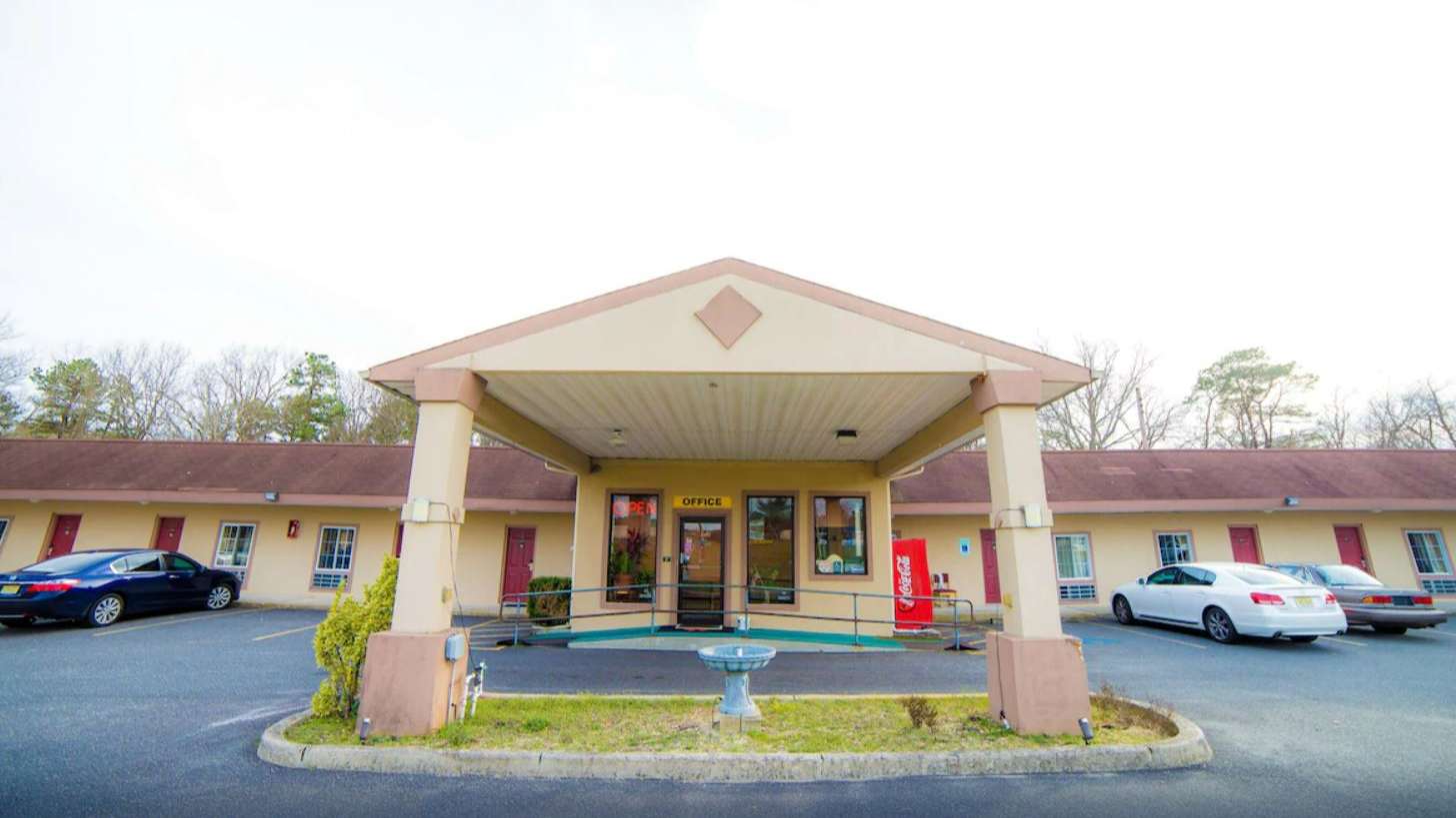Sunset Motel - 6515 E Black Horse Pike Garage