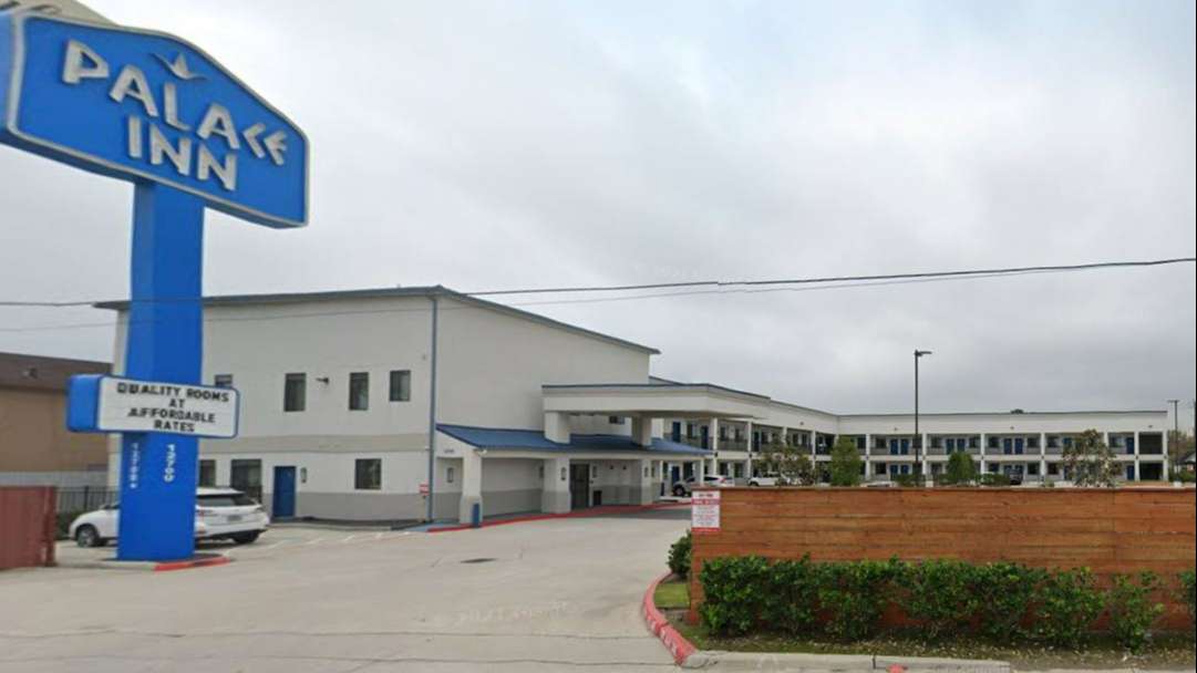 Palace Inn Blue Federal Road - 12700 East Fwy Garage