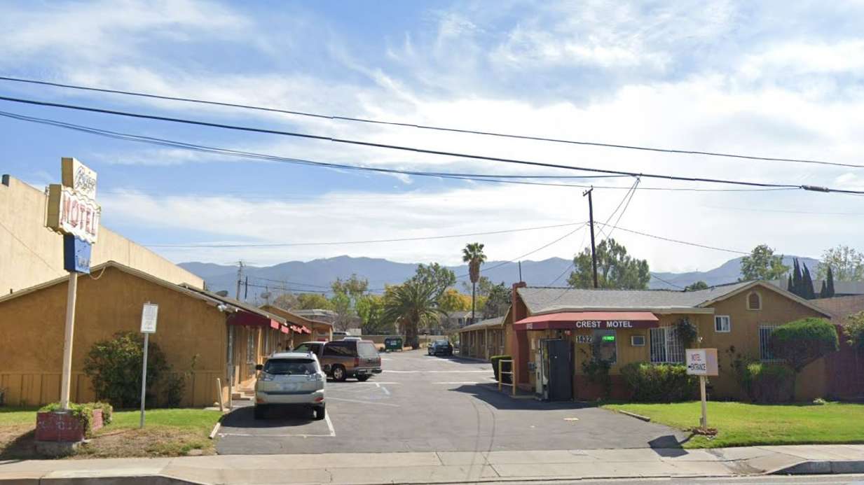 1432 W 6th St (Crest Motel) Garage