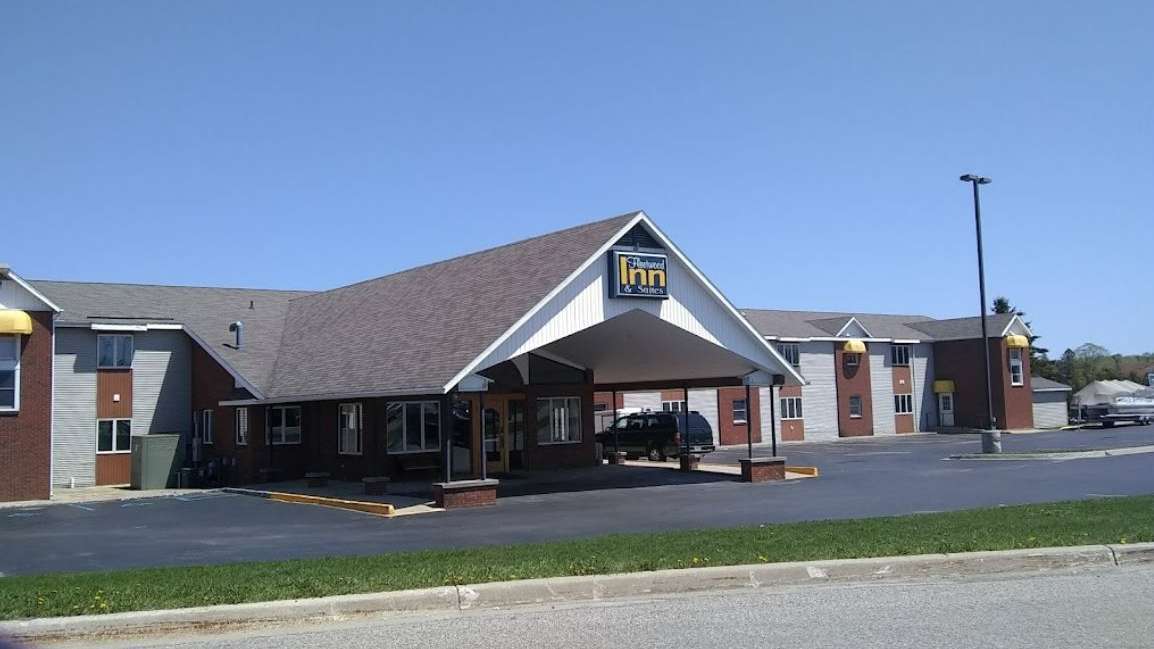 Fleetwood Inn & Suites-889 S Main St Garage