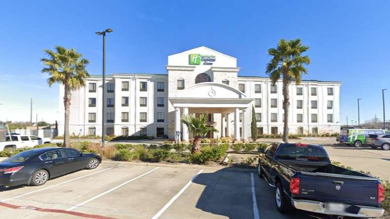 Holiday Inn Katy - 21010 Katy Fwy parking