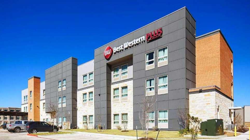 Best Western Pflugerville - 16101 Impact Way Parking