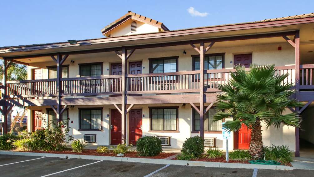 1020 E Ocean Ave (Red Roof Inn  Lompoc) Garage