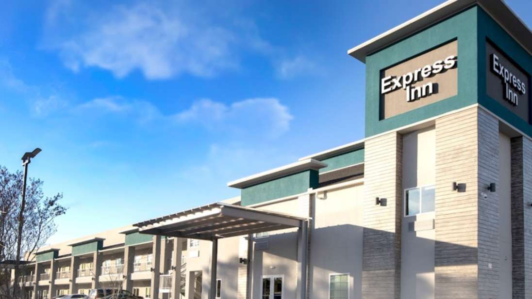Express Inn - 3220 1st St garage