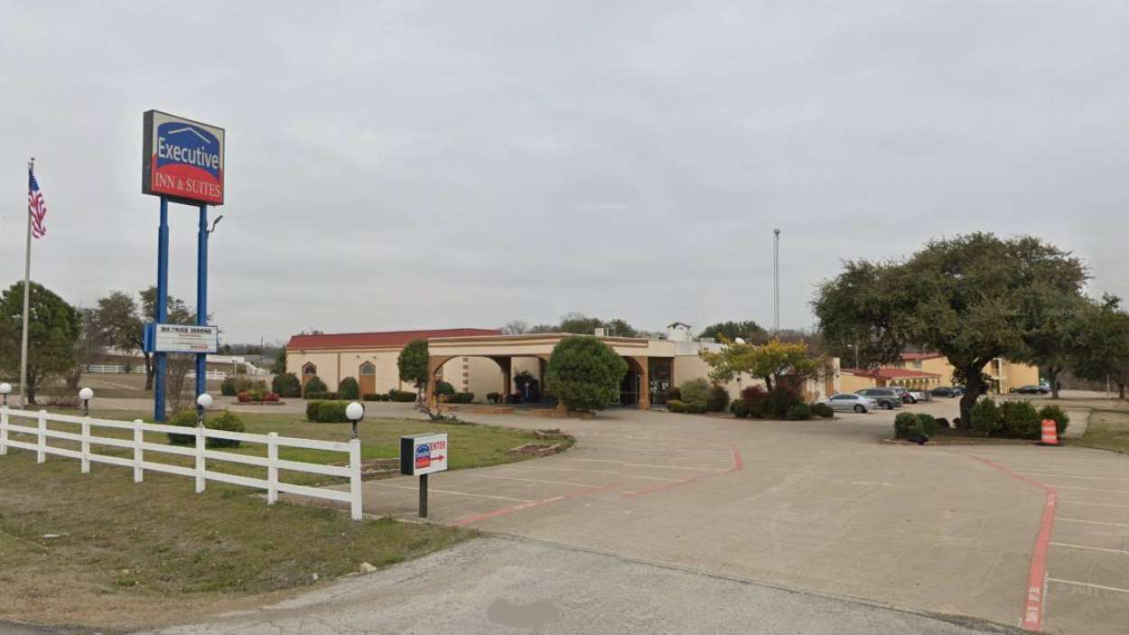 Executive Inn and Suites - 803 South I-35E Garage