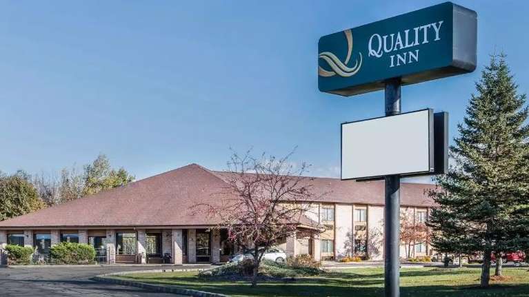 Quality Inn - 400 Orbiting Drive Garage