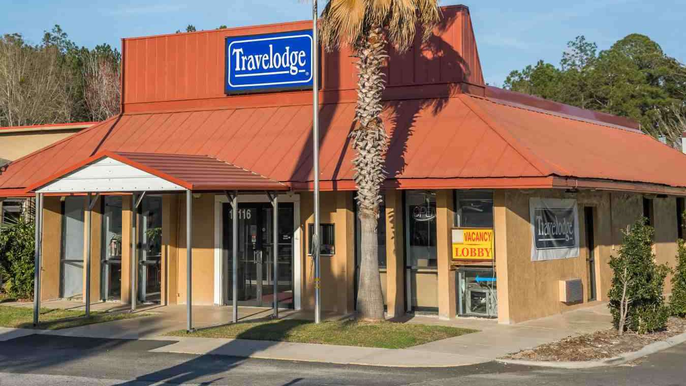Travelodge by Wyndham - 18116 Whyte Hardee Blvd Garage