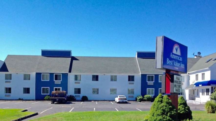 Americas Best Value Inn - 380 Bayonet St  Garage