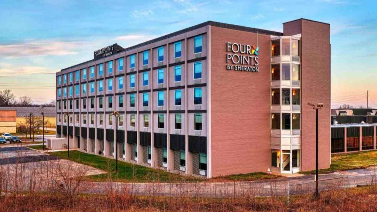 Four Points by Sheraton - 35000 Curtis Blvd Garage