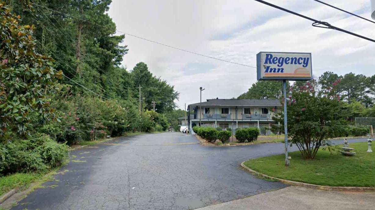 Regency Inn - 4427 S Commerce Dr Garage