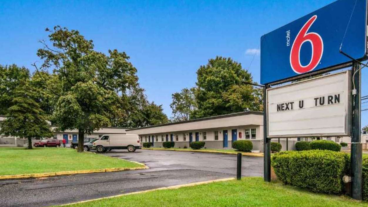 Motel 6 - 4035 NJ-33 Garage
