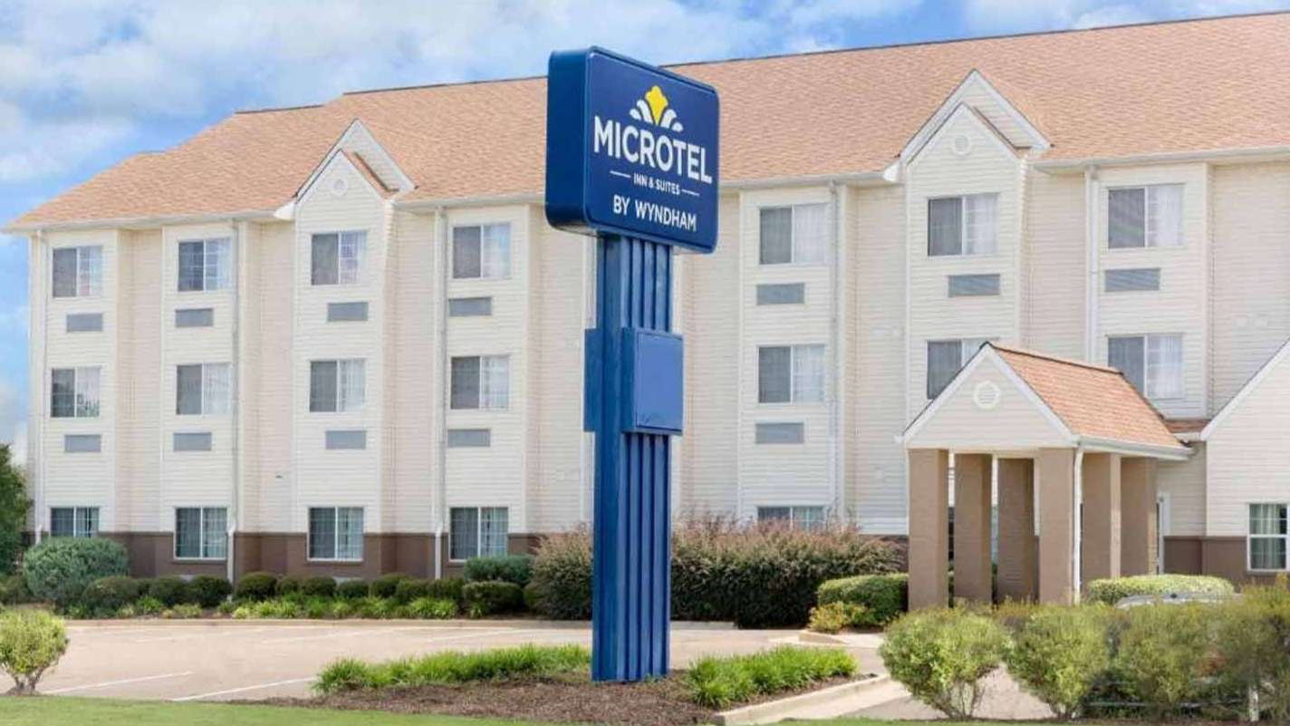 Microtel Inn and Suites - 12104 MS-182 Garage