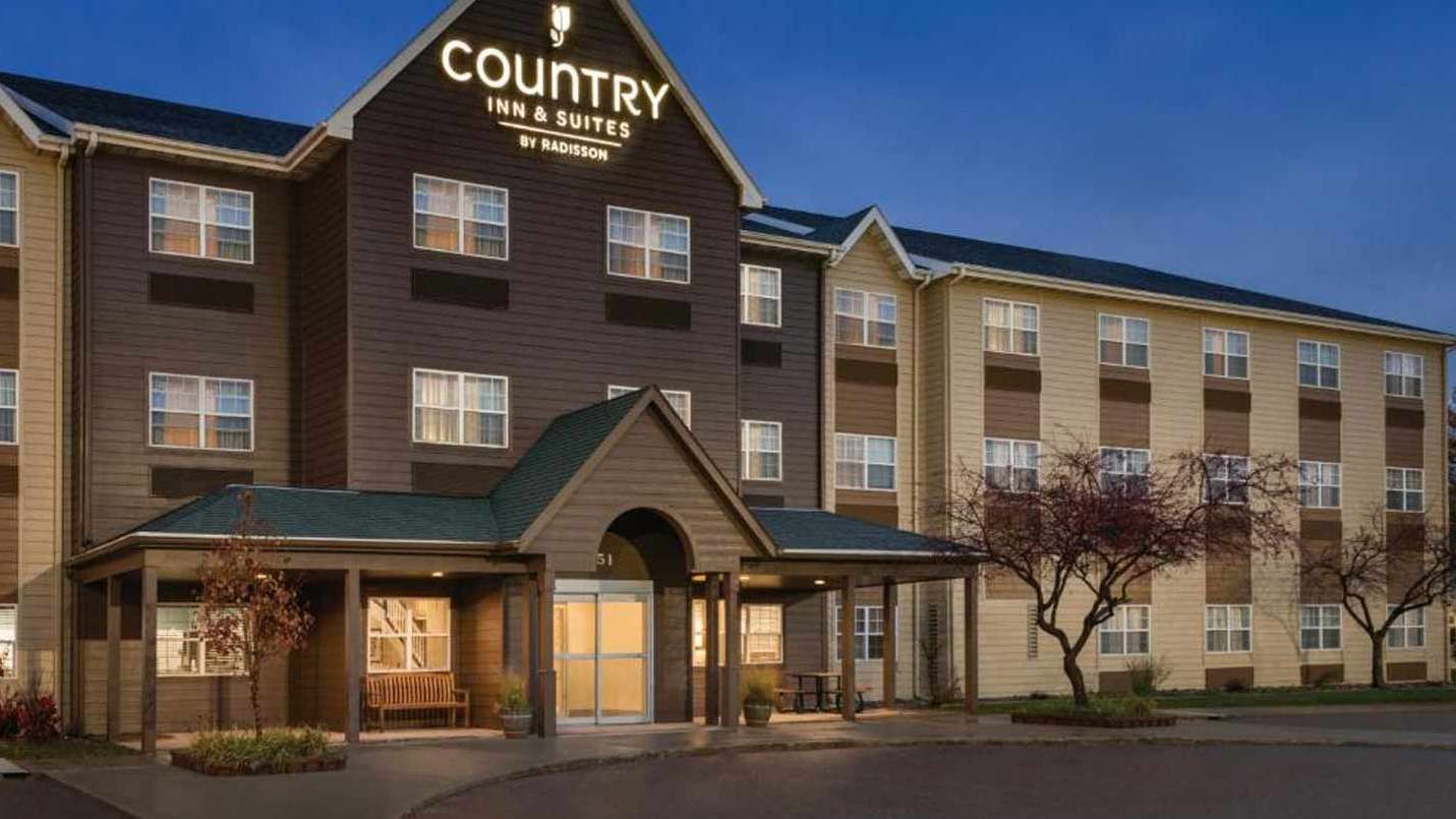 Country Inn and Suites - 151 Tower Road Garage