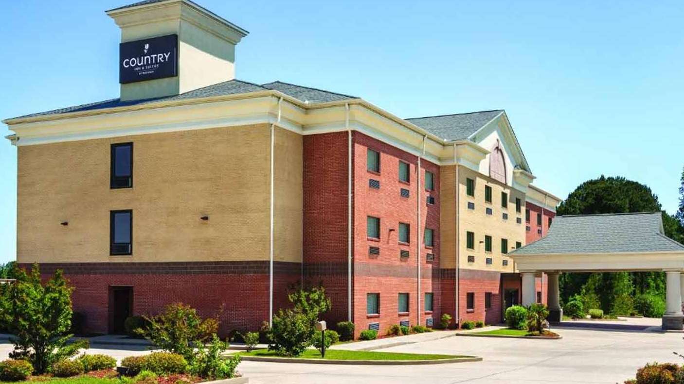 Country Inn and Suites - 5760 I-55 S NE Frontage Rd Garage