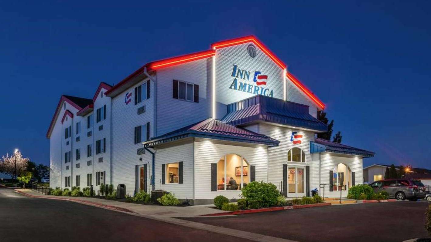 Inn America - 2275 W Airport Way Garage