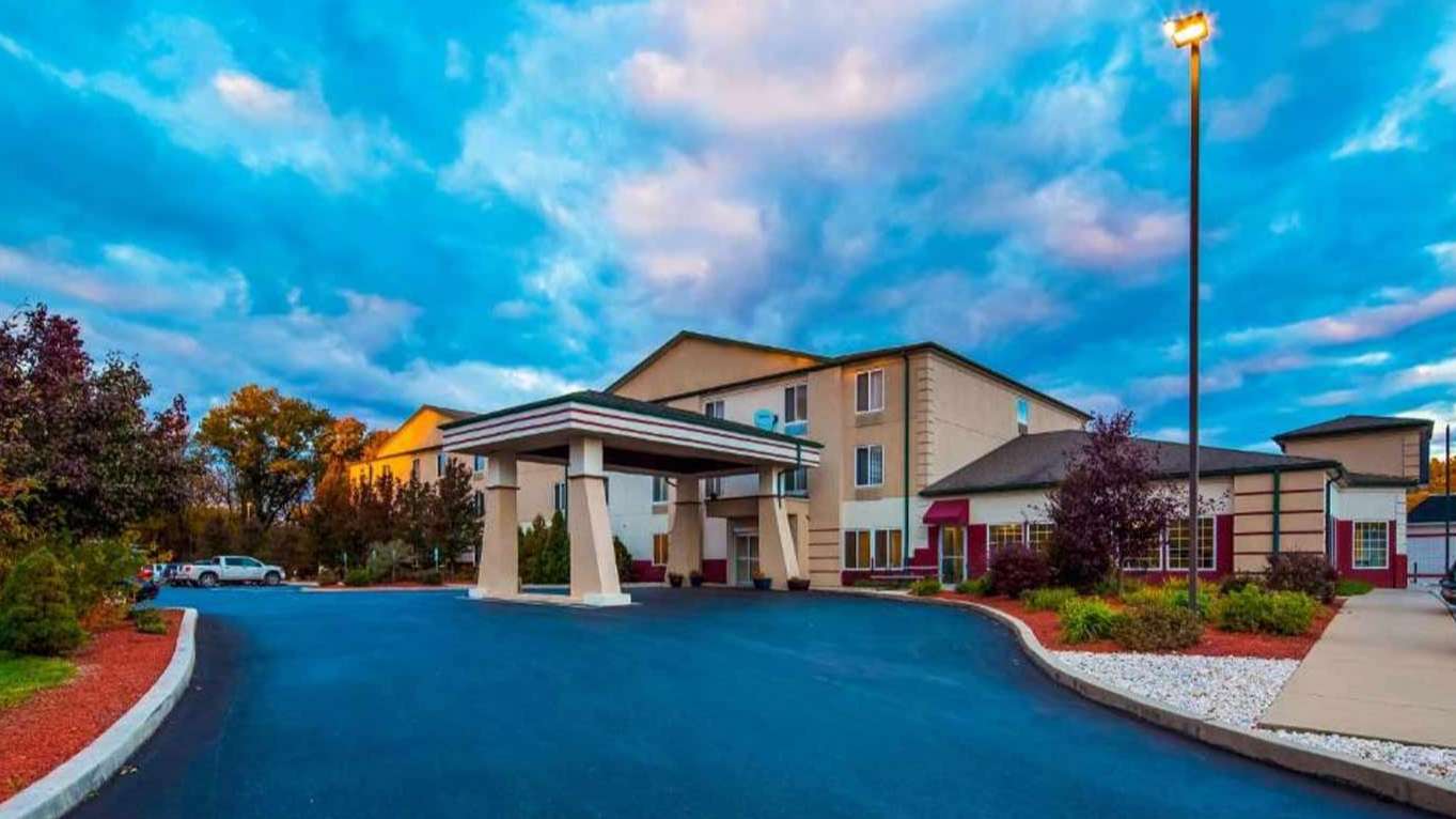 Best Western - 7500 Allentown Blvd Garage