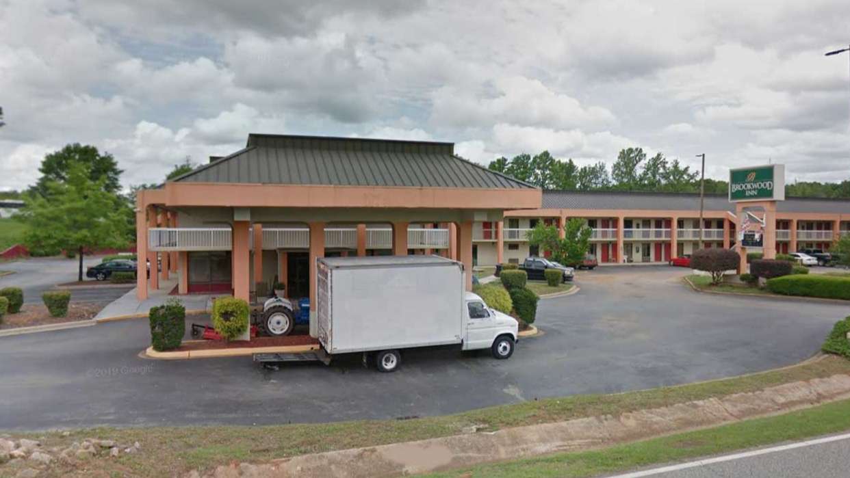 Brookwood Inn - 4930 College Dr Garage