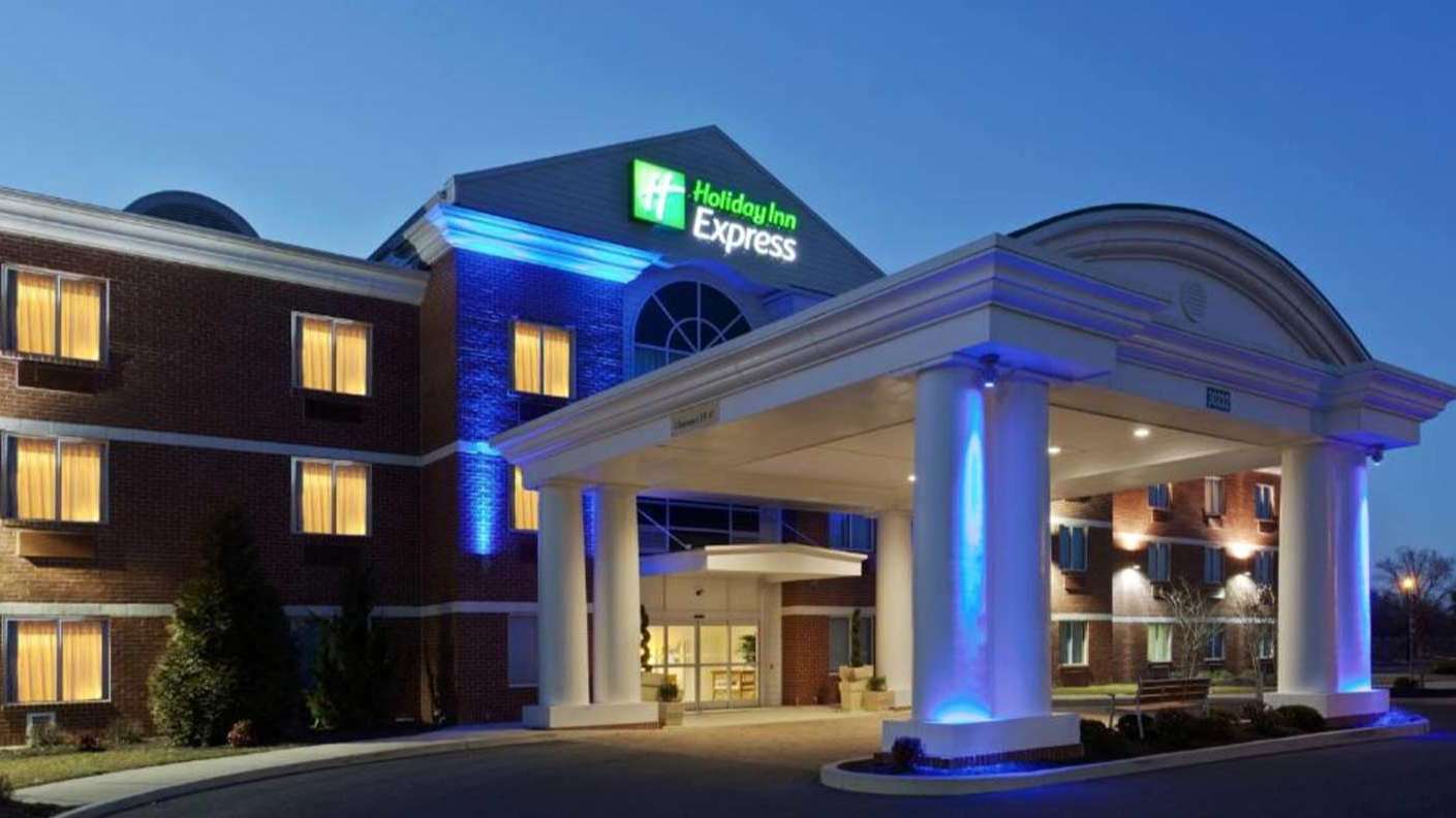 Holiday Inn Express and Suites - 30232 Lighthouse Square Dr Garage