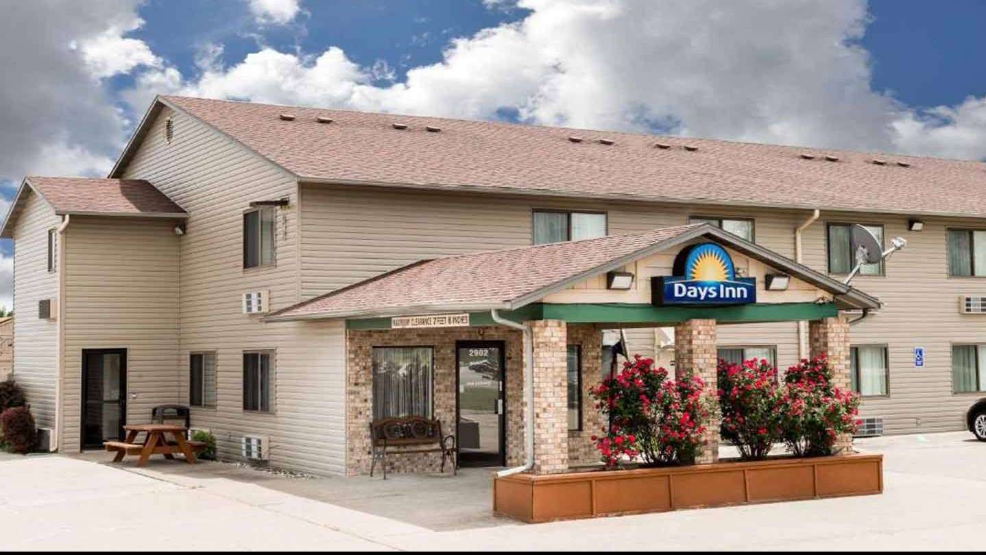 Days Inn	- 2902 S Clark St Garage
