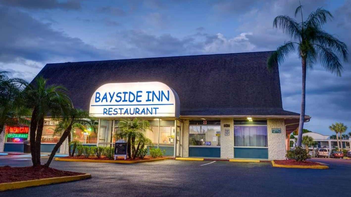 Bayside Inn Pinellas Park - 9359 US Hwy 19 N Garage