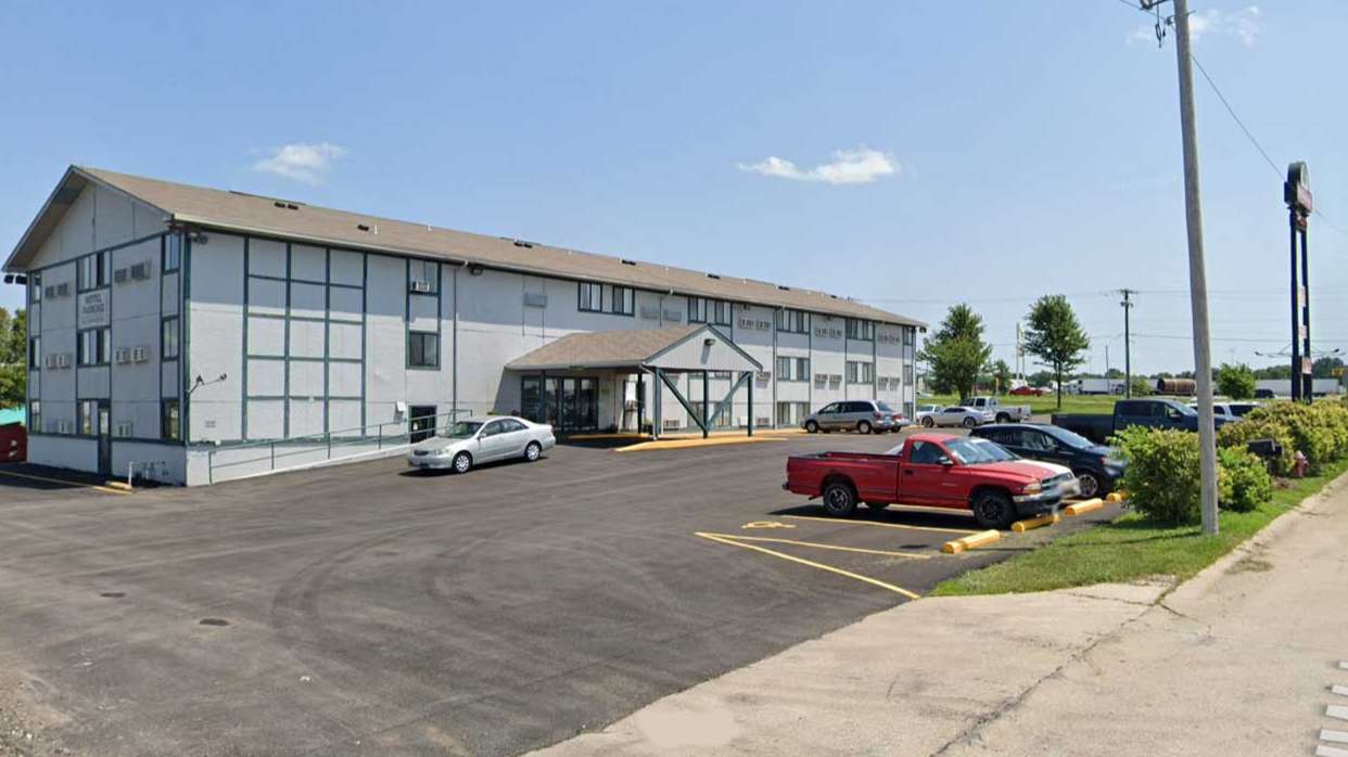 Days Inn - 101 Nw Locust St Garage