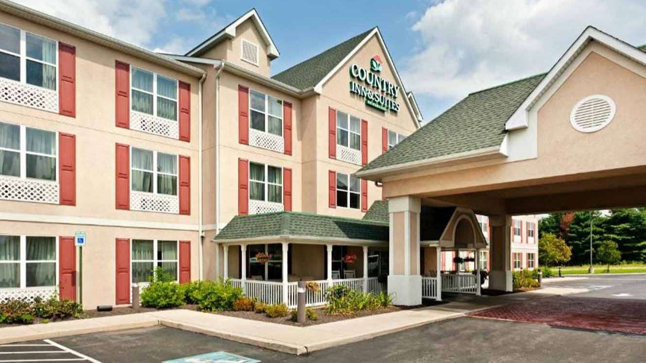 Country Inn and Suites - 8000 Jonestown Rd Garage