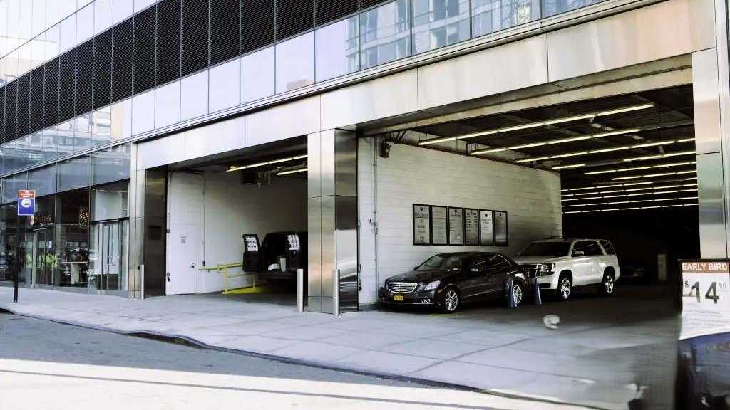 28-07 Jackson Ave Garage