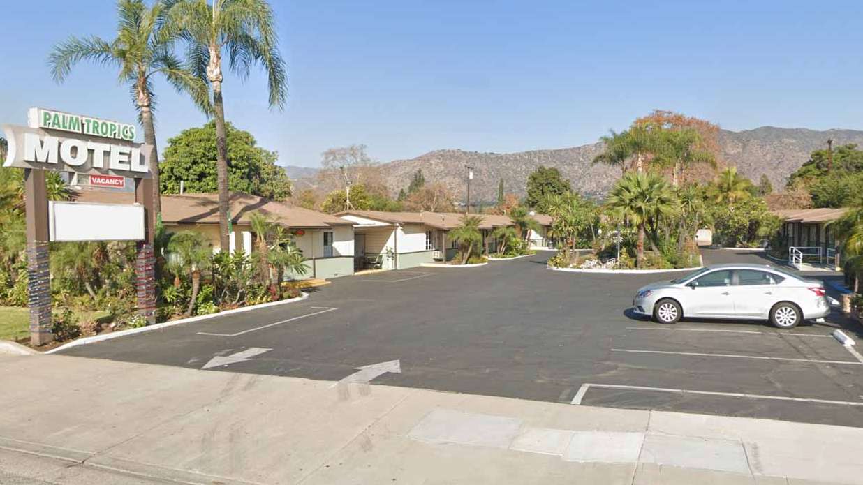 619 W Route 66 (Palm Tropics Motel) Garage