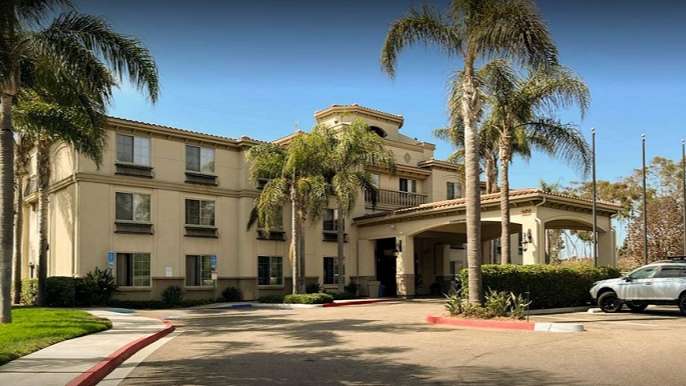 Hyatt House - 5010 Avenida Encinas Parking