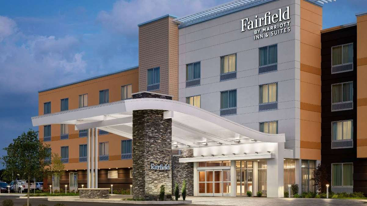 Fairfield Inn & Suites - 14 Green Pond Rd Parking