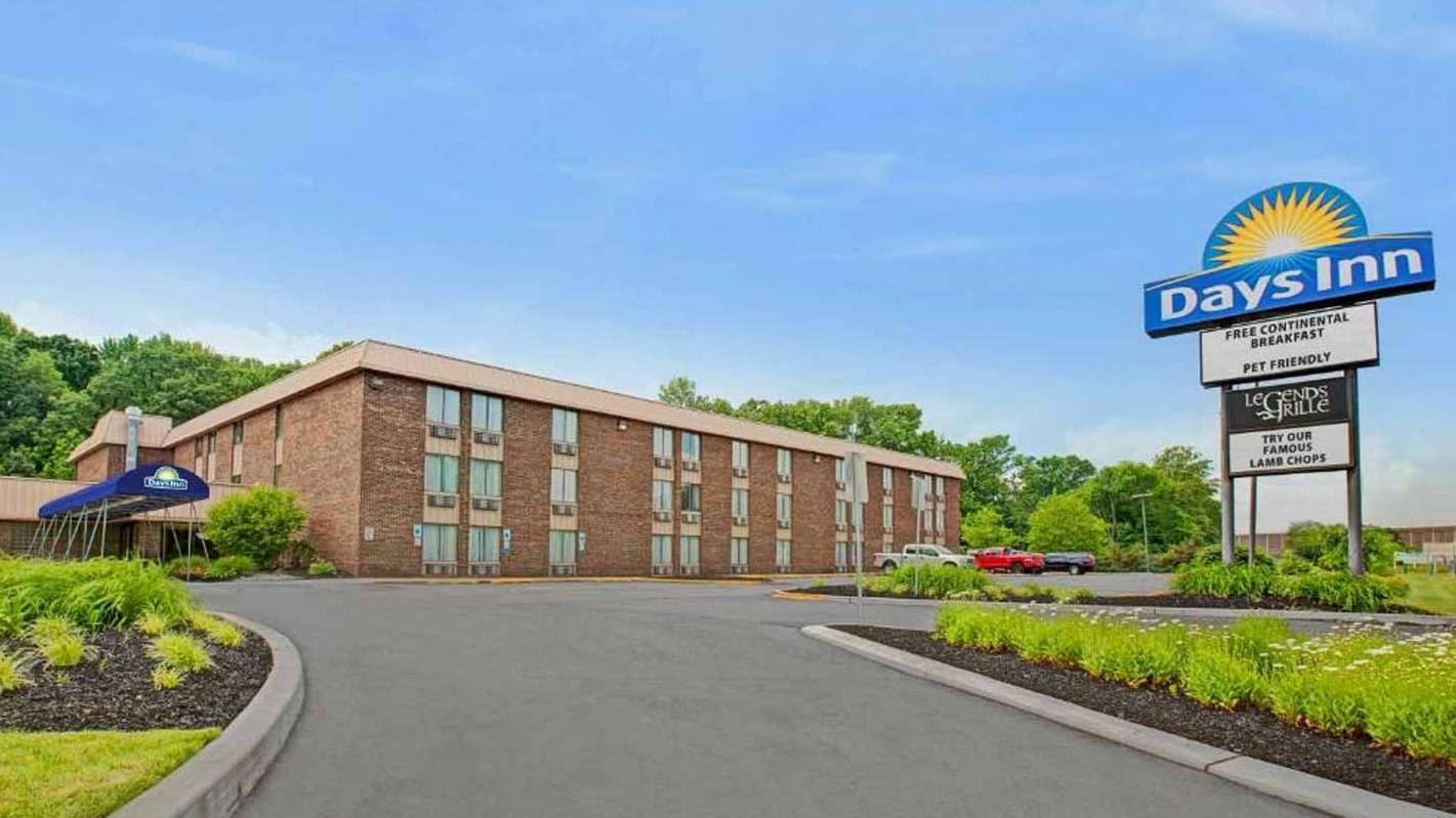 Days Inn by Wyndham - 460 NJ-33 East Garage