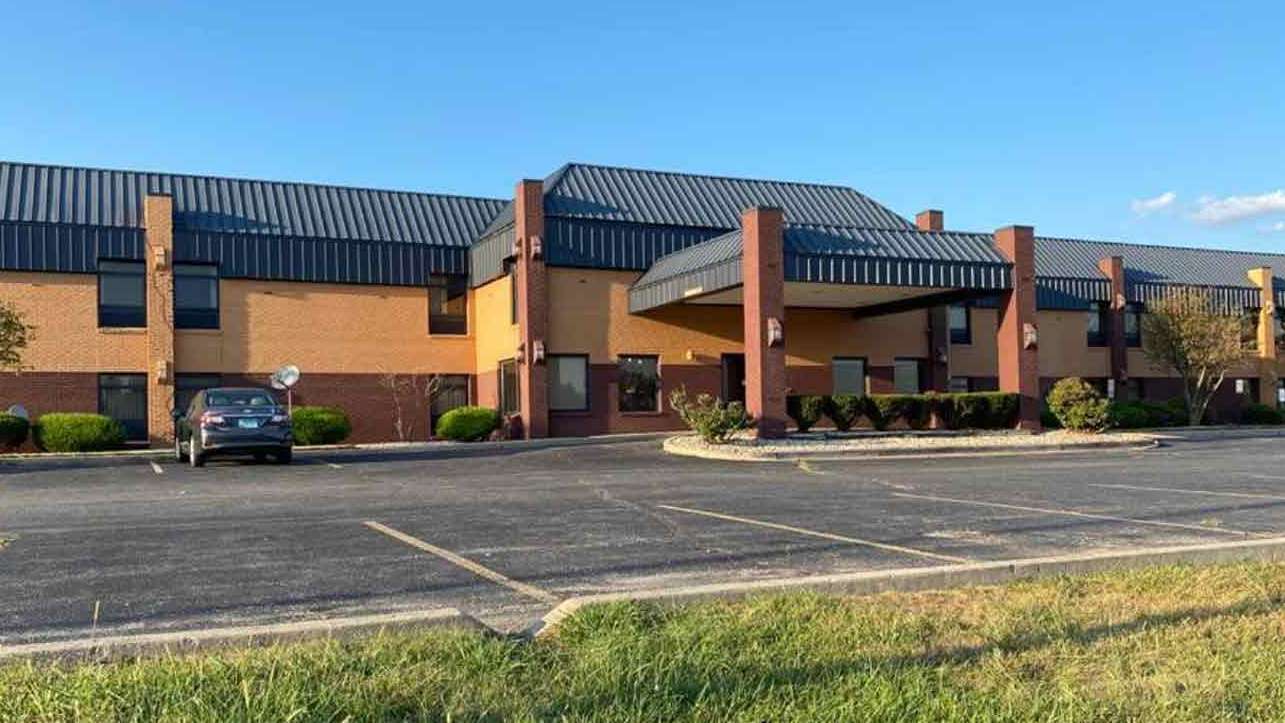 Super 8 - 235 Frontage Rd Garage