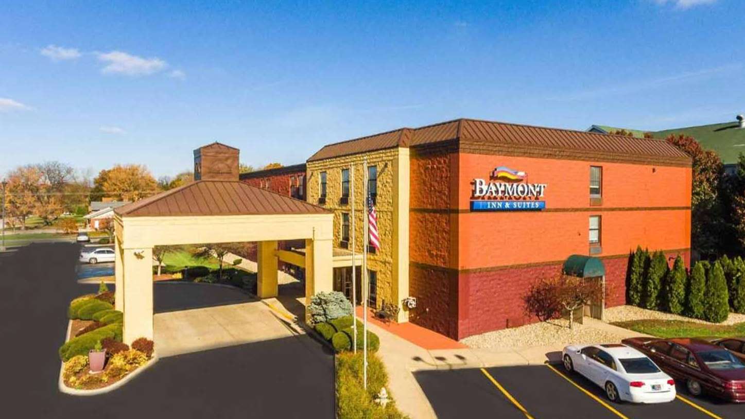 Baymont Inn and Suites - 201 Frontage Rd Garage