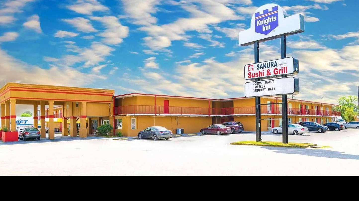 Knights Inn - 110 E Hwy 6 Garage