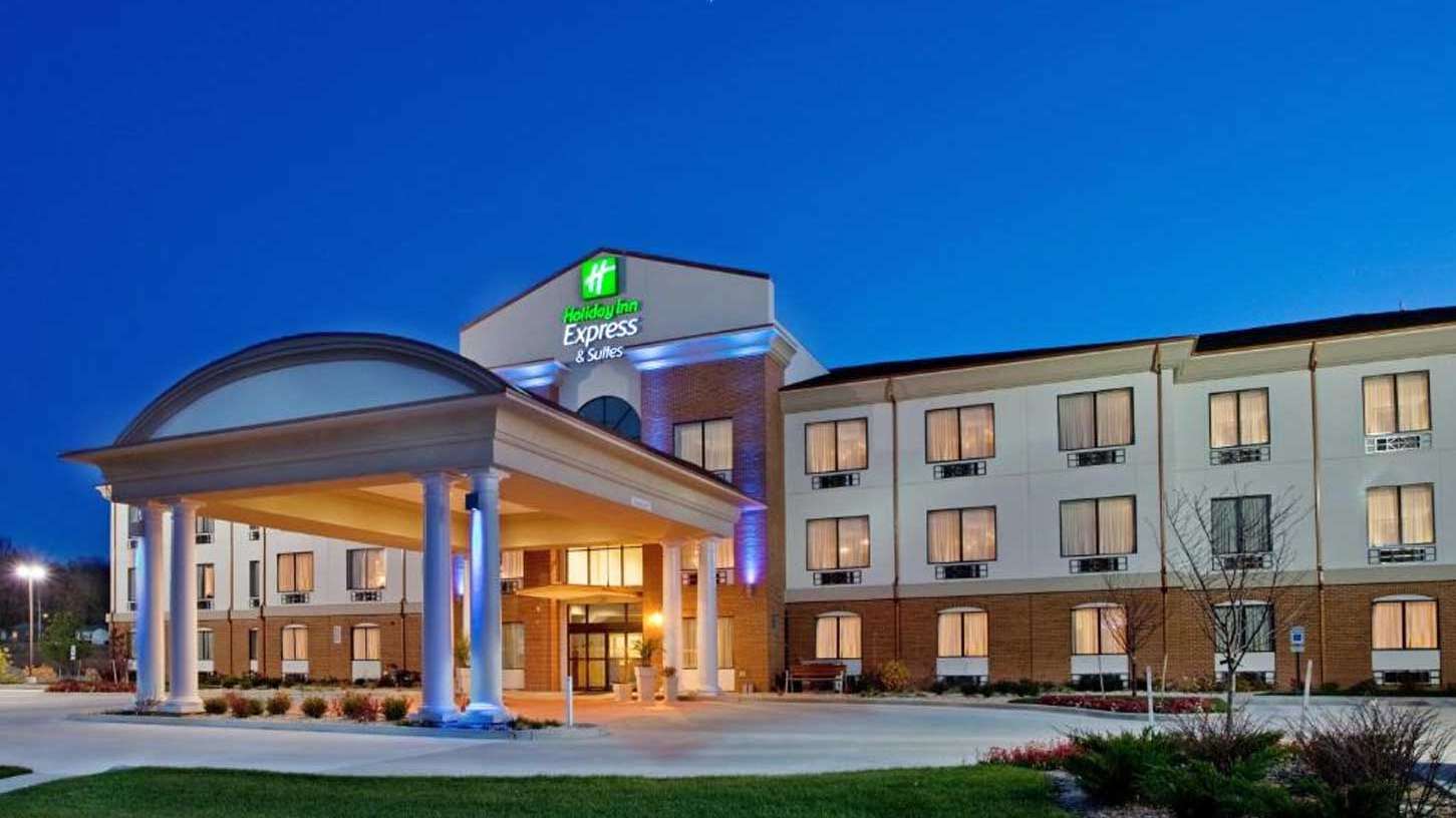 Holiday Inn Express and Suites - 3098 Elm Point Industrial Dr Garage