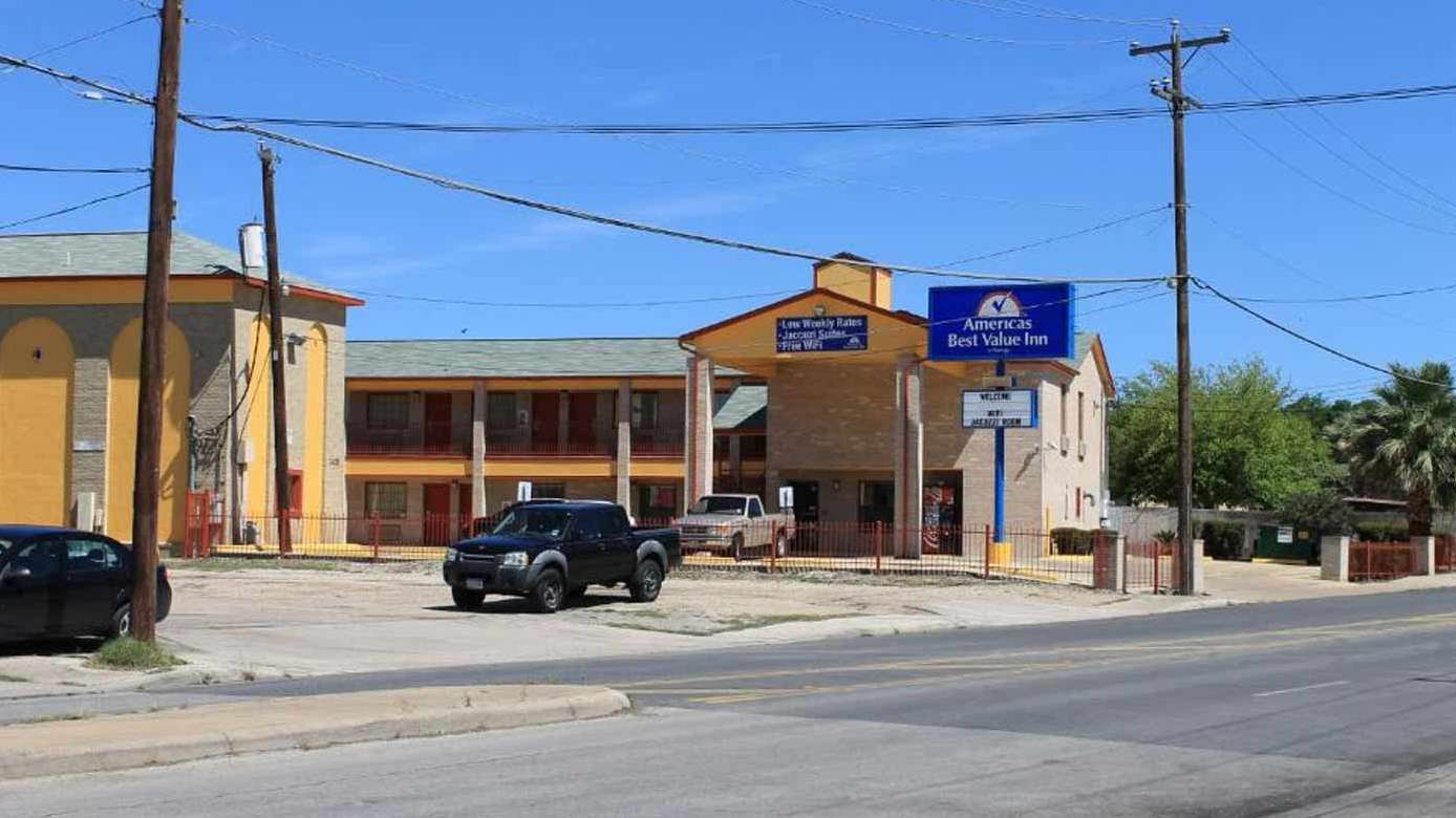 Americas Best Value Inn - 2435 Pinn Rd Garage