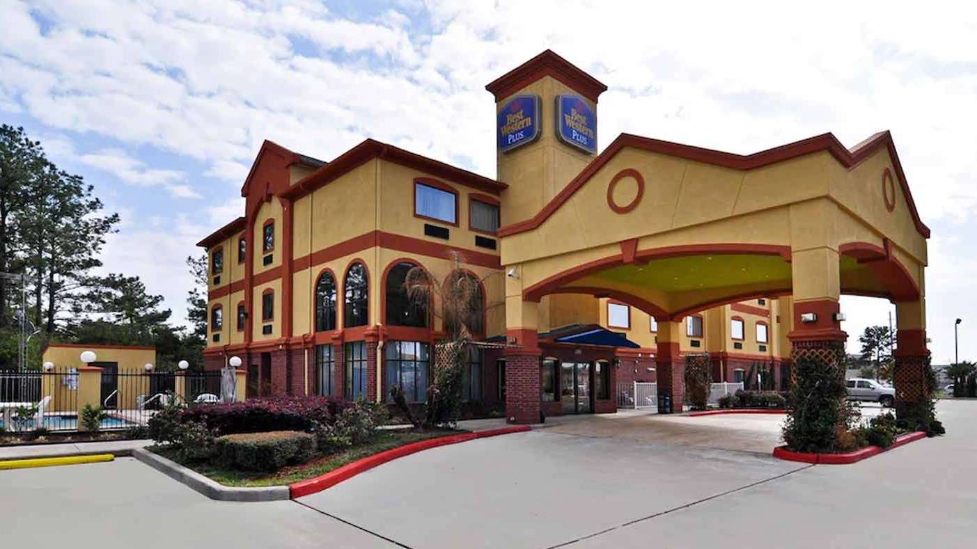 Best Western Plus - 8049 N Sam Houston Pkwy W Garage
