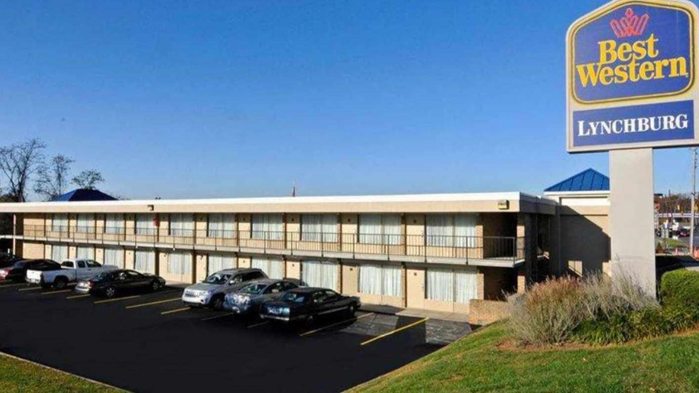 Baymont by Wyndham - 2815 Candlers Mountain Rd Garage
