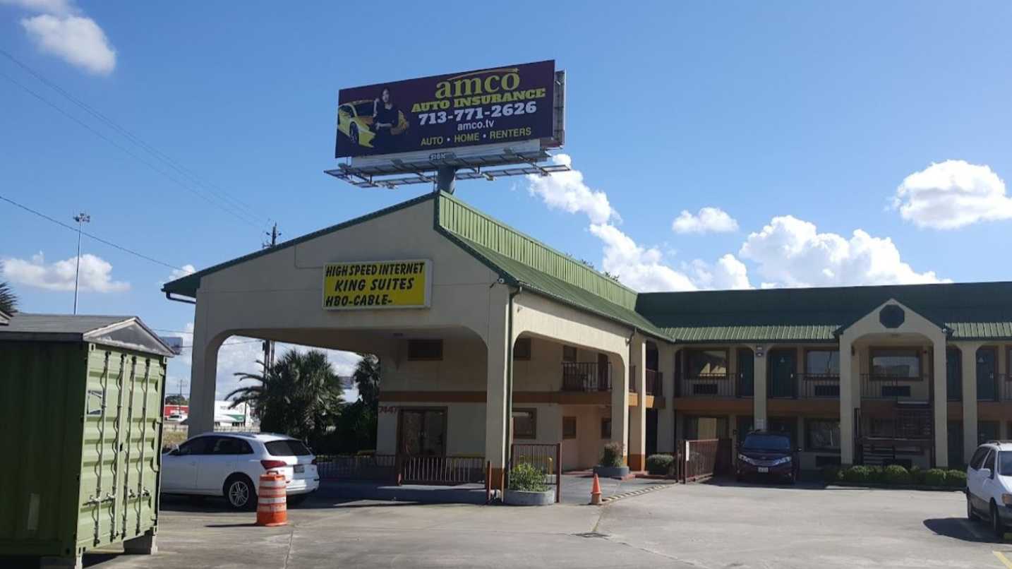 Monsoon Inn and Suites-7447 North Fwy Garage