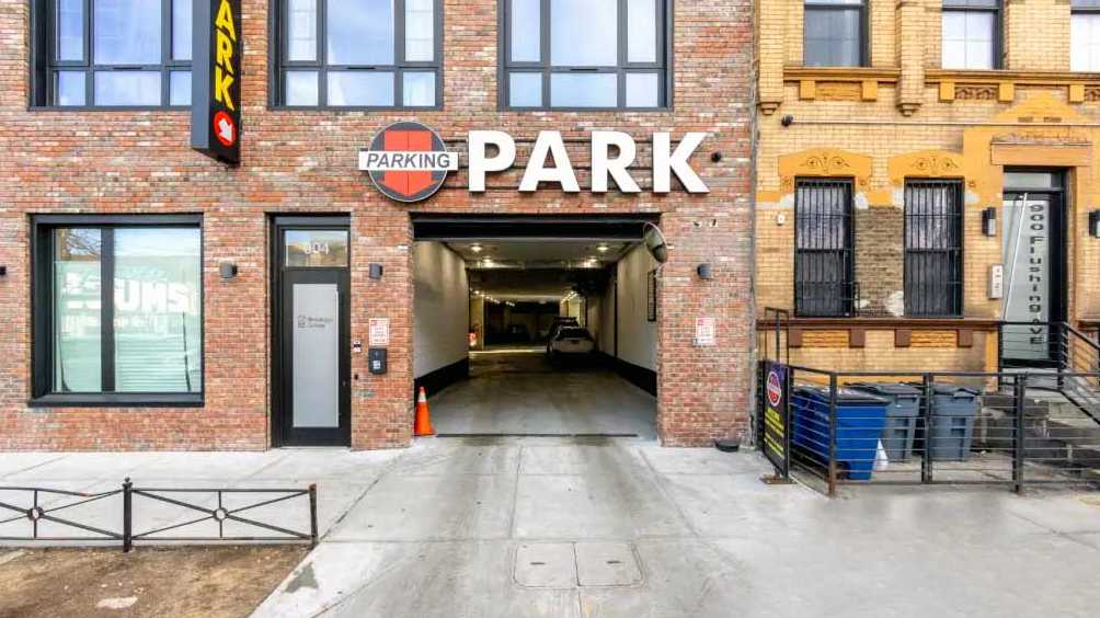 115 Stanwix St Parking