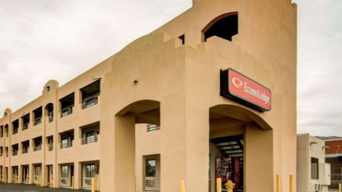 Econo Lodge East - 13211 Central Ave NE Garage