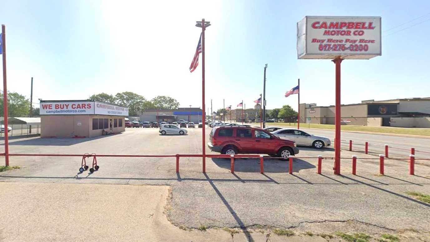 302 E North St Parking