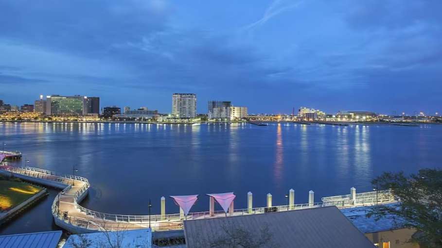 Southbank Hotel  1515 Prudential Dr Garage